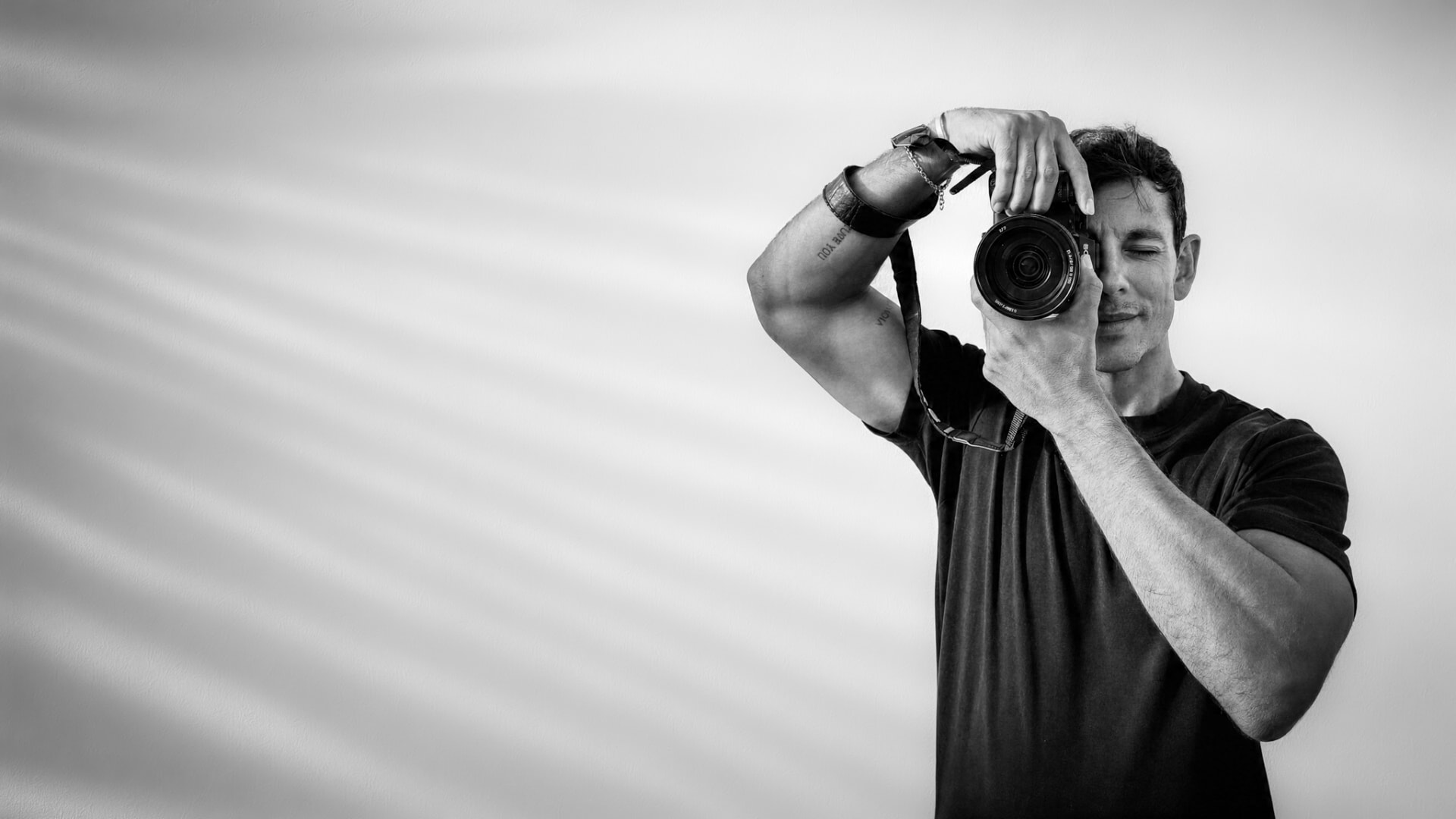 Carlos Aiara, fotógrafo y videógrafo comercial, trabajando en Tenerife
